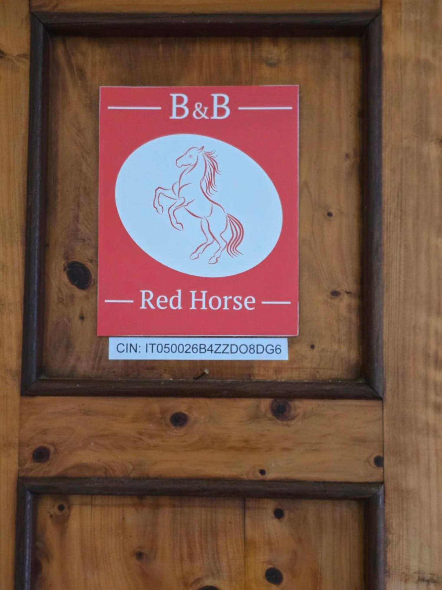 Red Horse Couette-café Pise